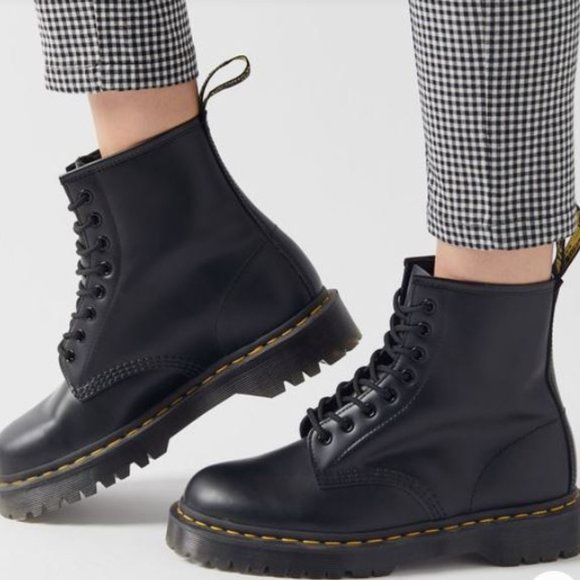 Dr. Martens Size 7 in Excellent Condition - Picture 4 of 5